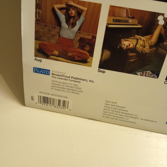 Taylor Swift July 2024 - December 2025 18 Month Photo Calendar NWT - Picture 4 of 5